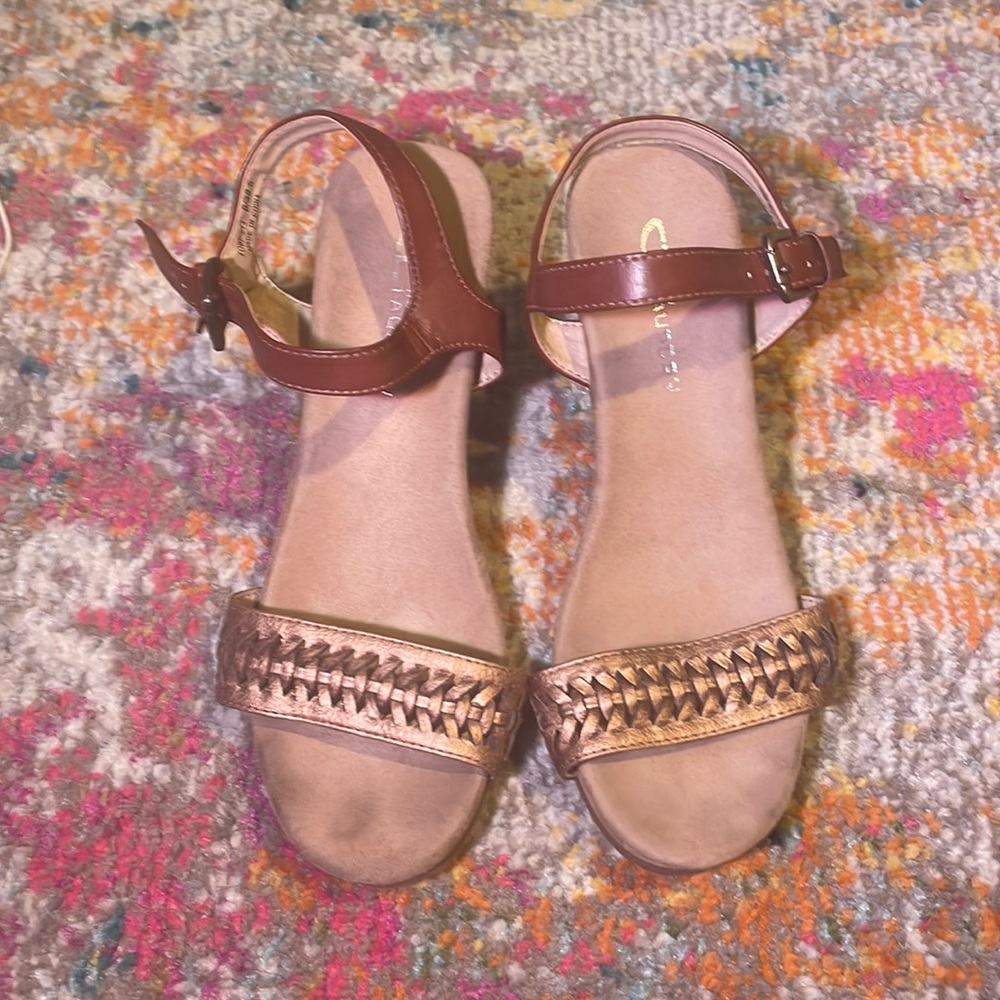 CL by Laundry Wedge Sandal Size 8